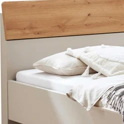 Wohnen Betten<180 cm breites Doppelbett in modernem Design - Kezmina