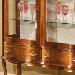 Wohnen Vitrinen|Schränke<Barock Vitrine 2-türig Agosto mit Nussbaum Furnier