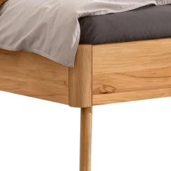 Wohnen Betten<Bett aus Wildbuche massiv mit Kunstleder - Syanta