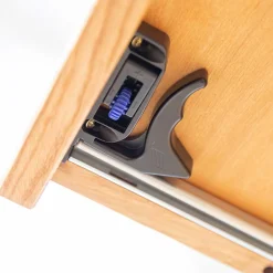 Wohnen Vitrinen<Design Eiche Schrank mit getönten Glastüren - Fabiella
