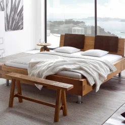 Wohnen Betten<Doppelbett in Balkenoptik Chicola aus Wildeiche Massivholz