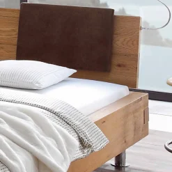 Wohnen Betten<Doppelbett in Balkenoptik Chicola aus Wildeiche Massivholz