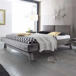 Wohnen Betten<Graues Massivholzbett Firendra im Vintage Industry Style