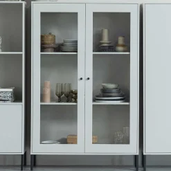 Wohnen Highboards|Vitrinen<Hellgraue Vitrine aus Kiefer - 2-türig - Luvega