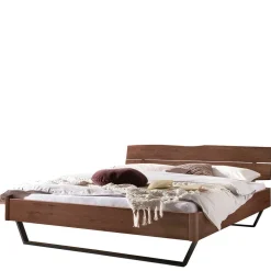 Wohnen Betten<Industrial Bett aus Nussbaum massiv - Bluesa