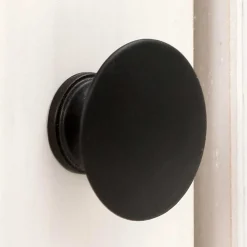 Wohnen Tv & Hifi-Möbel|Lowboards<Kiefernholz TV Unterschrank in Weiß mit Schwarz - Manduza