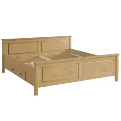 Wohnen Betten<Massives Bett im klassischen Design - Piatra