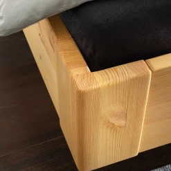 Wohnen Betten<Massives Holzbett mit Kufengestell - Vorianca
