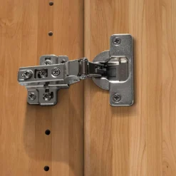 Wohnen Kleiderschränke|Schränke<3-türiger Kleiderschrank in Erle teilmassiv - Hung
