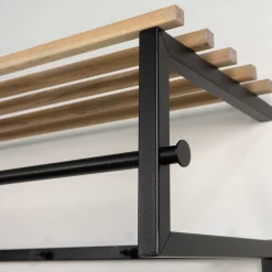 Wohnen Garderoben<Wandgarderobe mit Hutablage aus Holzleisten - Casciano