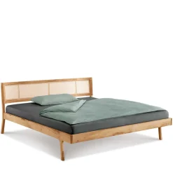 Wohnen Betten<140x200 Holzbett aus Wildeiche mit Rattan - Ambrosso
